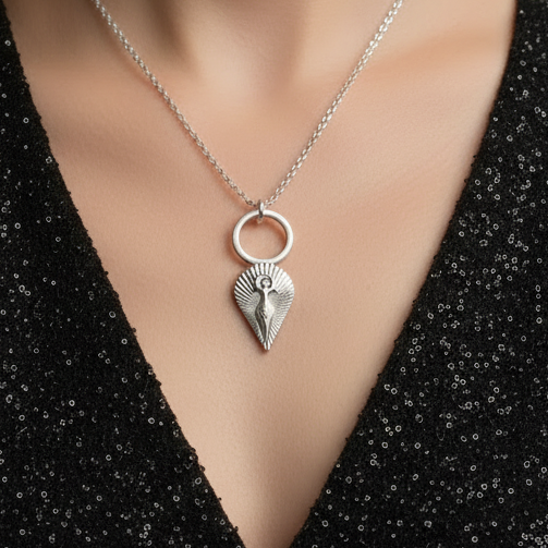 Woman holding a yellow leather handbag wearing a textured and patterned sterling silver kinetic brutalist ring handmade Nottinghanm