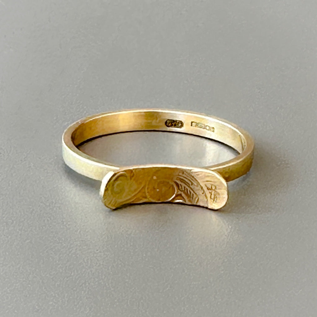 Handmade jewellery nottingham solid gold engagement ring with a unique design on a grey background