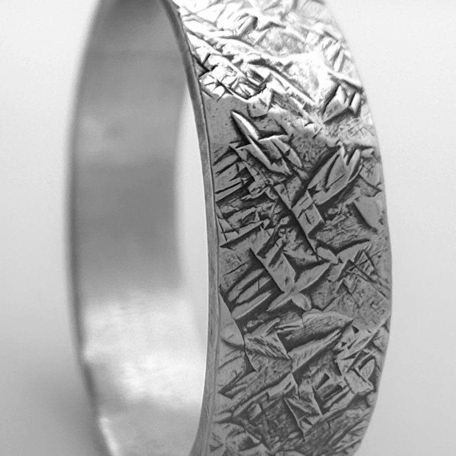 close up of the hatch patten on a sterling sliver unique wedding ring for man or woman made by Bottlebee in Nottingham with sustainable 925 solid silver