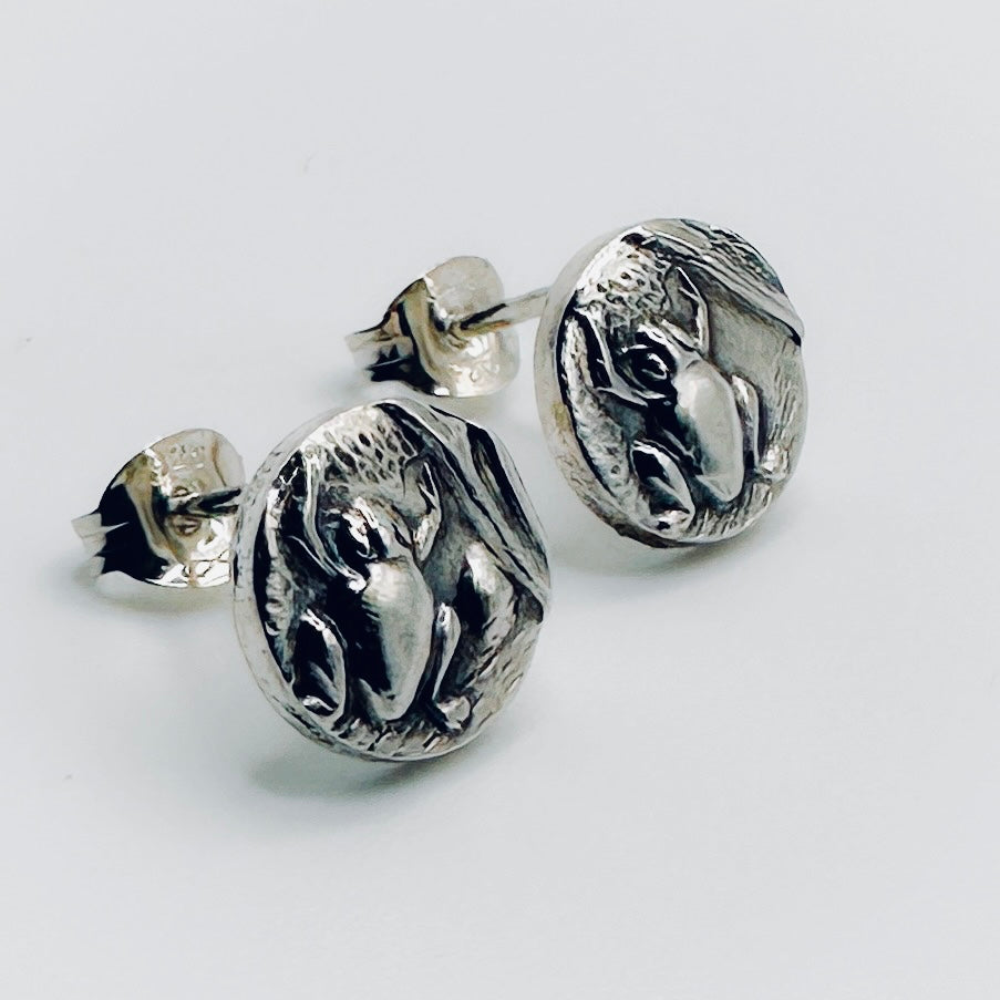 Silver frog stud earrings handmade sustainably by Bottlebee in Nottingham